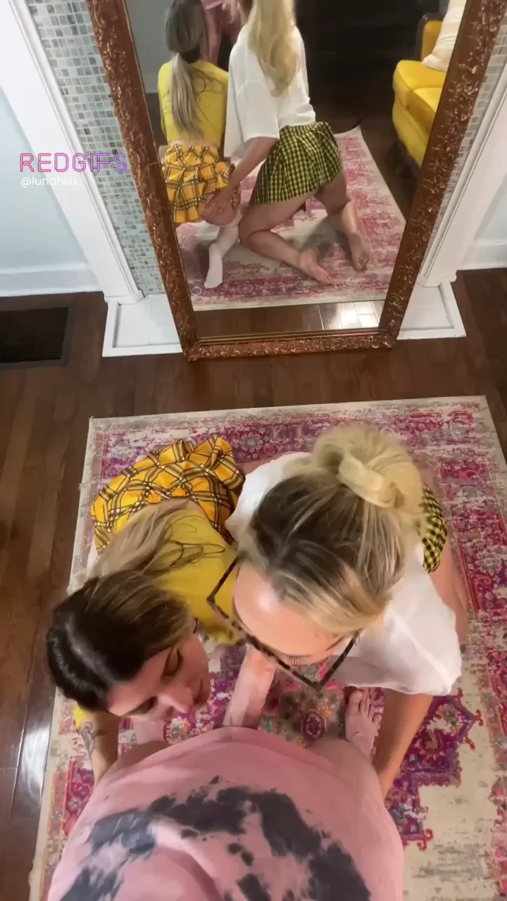 Sucking cock with friends is the best