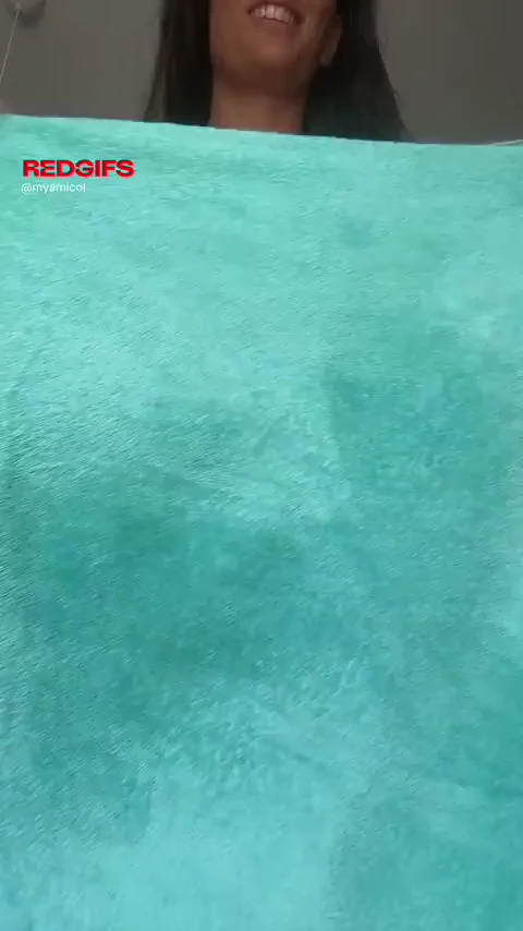 Peekaboo Tease: Curvy Latina Drops the Towel