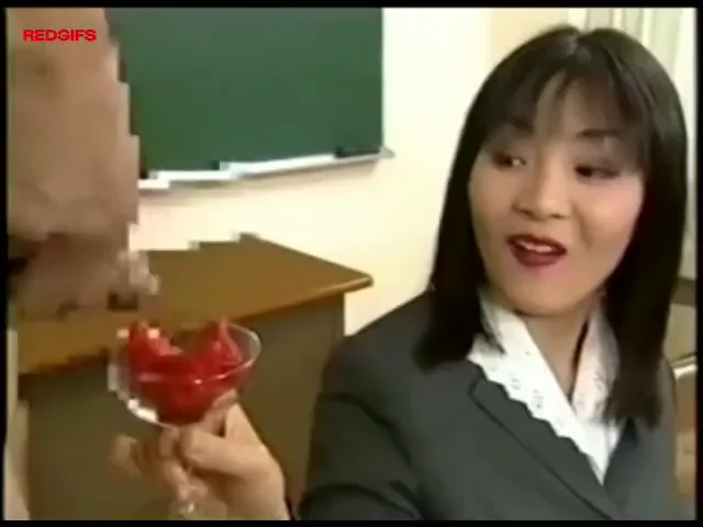 🍓 Japanese Cumslut Craves Cum-Dipped Strawberries 😋💦