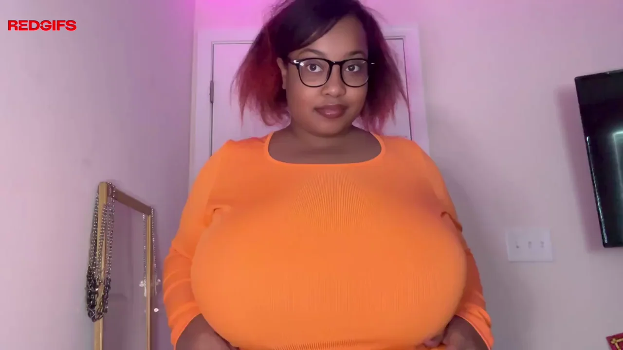 Jinkies! 🥵 Massive Tits Bigger Than Her Head 😍