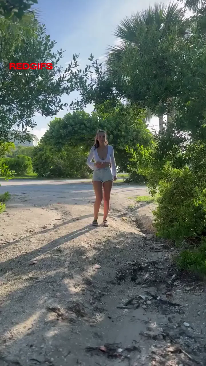 🔥 Outdoor Tit Shake Tease: Love Eyes on My Big Jugs! 😈