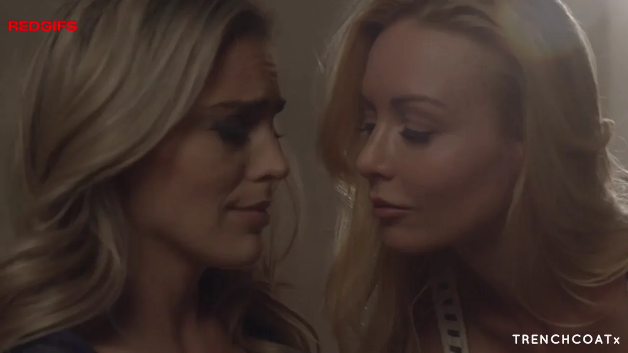 Blonde Babes Kayden Kross & Ryan Ryans Cheer Up with Steamy Kisses 💋🔥