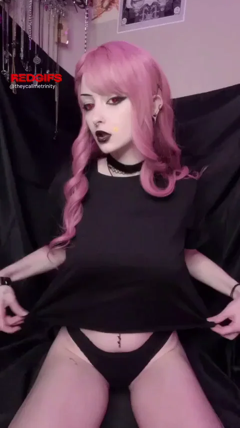 Fortnite Goth Babe's Massive Natural Tits Tease Explosion