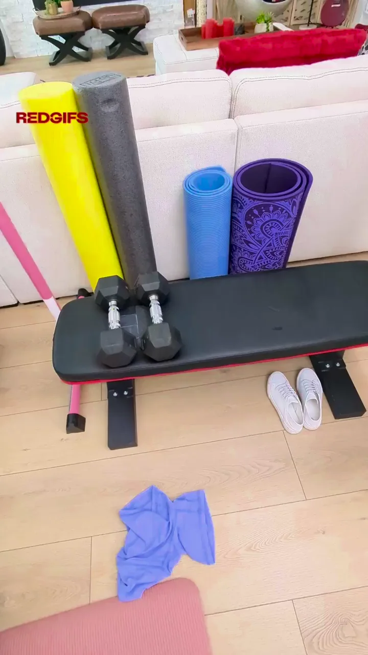 Juniper Ren, 21, Plugs Socials While Her Tight Pussy Gets Pounded in Gym VR Fuck