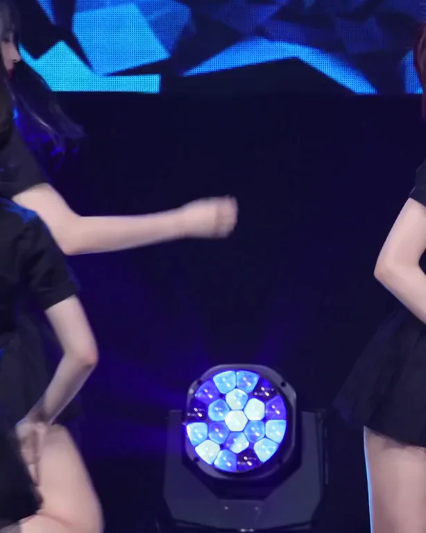 Dreamcatcher Jiu & Siyeon: Slutty Stage Tease Fap Fuel