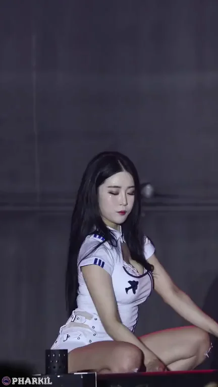 Girl Crush - Bomi
