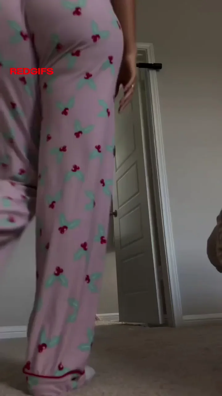 🍑 Massive Gyatt Pull-Up Tease 💦