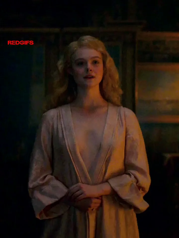 Elle Fanning - The Great s01e01 (2020)