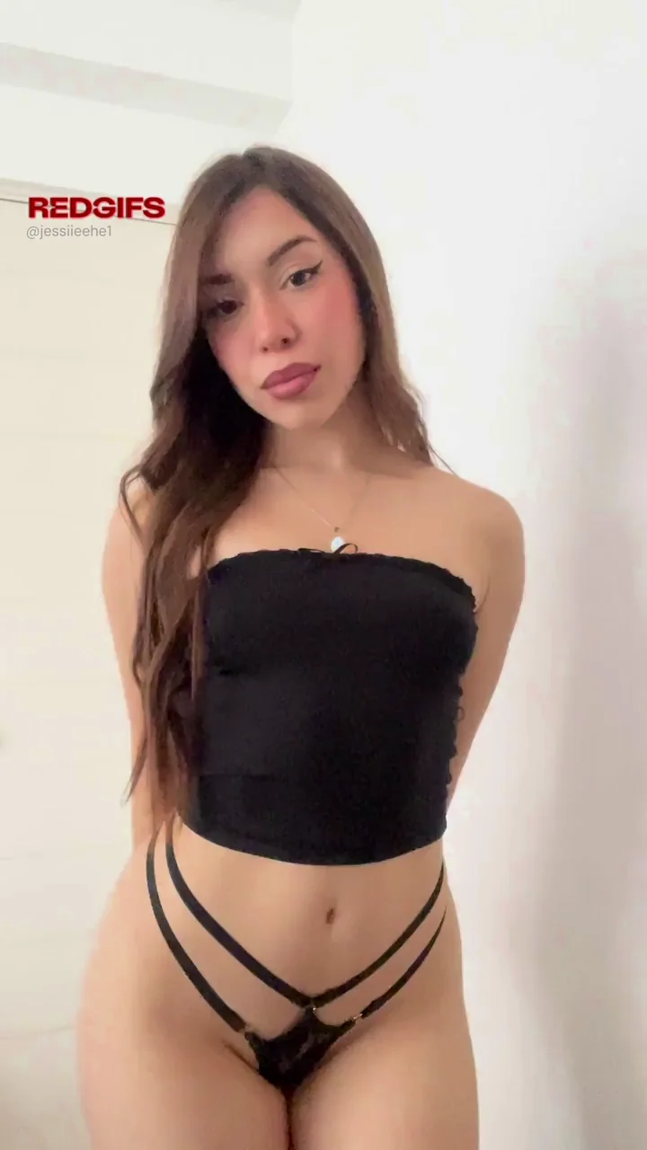 Revealing my small 18yo boobs