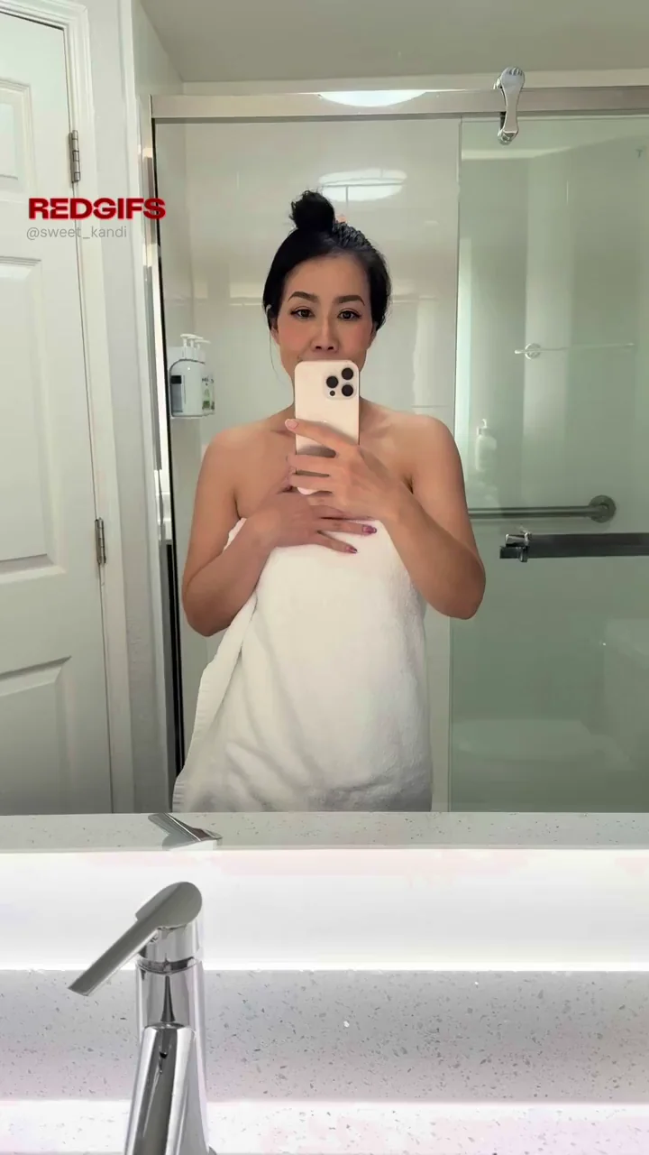 Ever fucked a girl in the powder room? (f)42