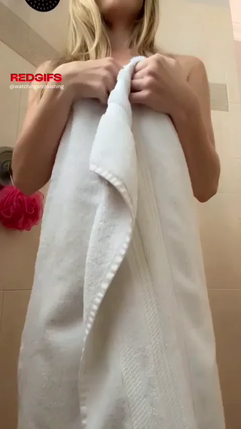 Blonde Babe's Towel Tease 😏💦 Expectations Blown!