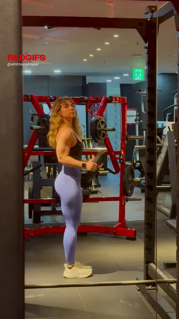 Gym Slut's Teasing Curves: Wanna Pump Her? 💦🏋️‍♀️