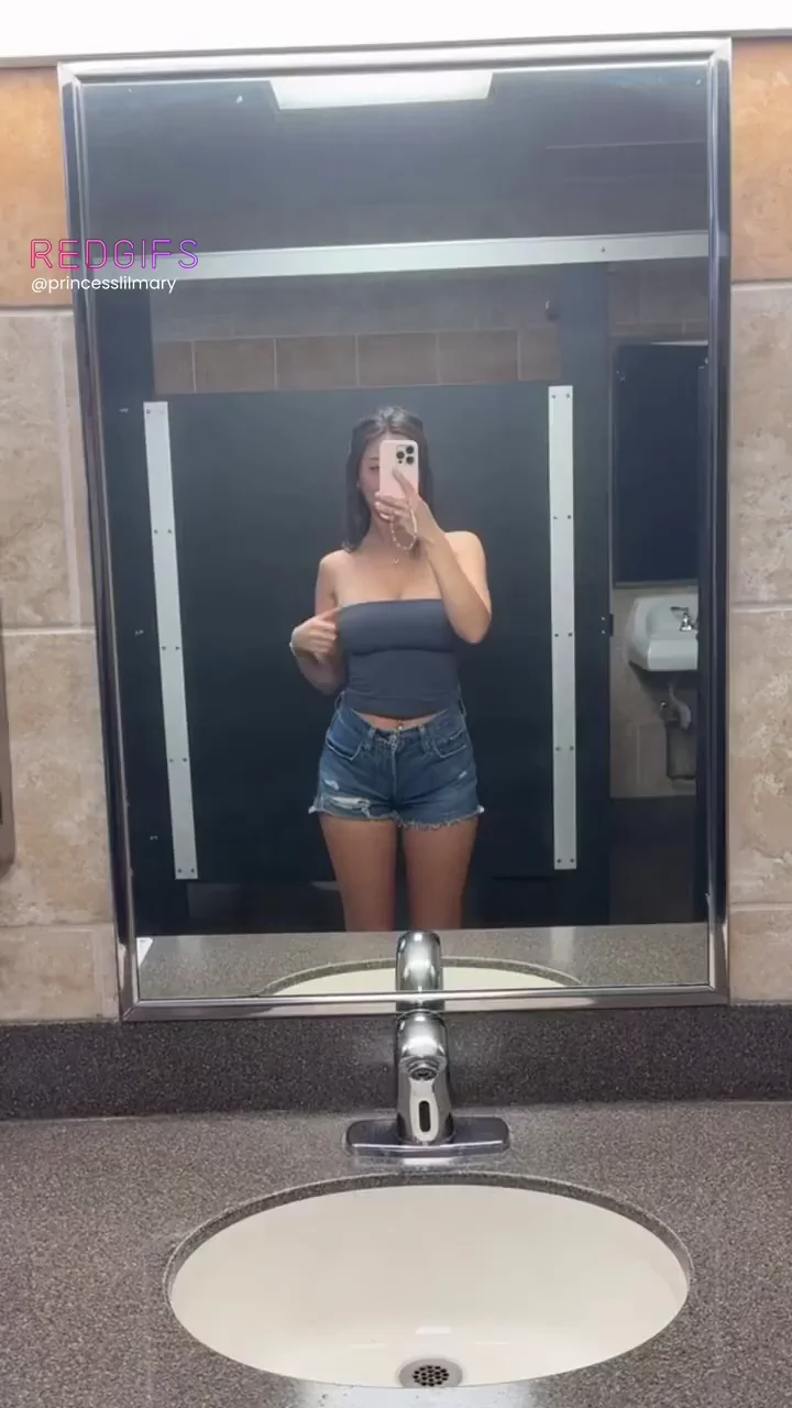 Tube tops= easy access😜 [GIF]