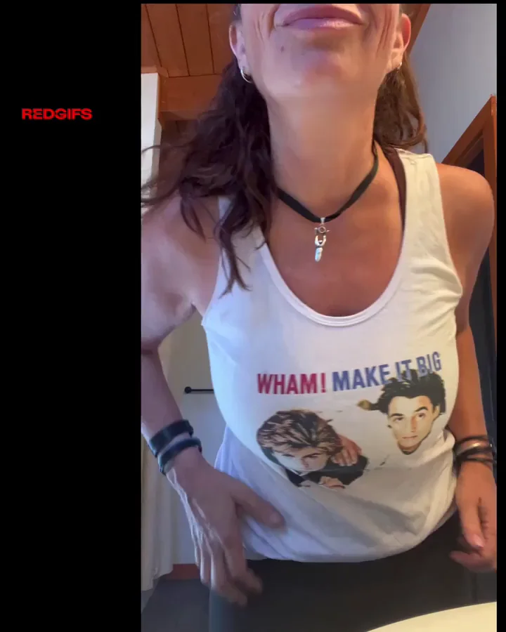 Boobalicious Babe's Massive Miami Tits Tease 💦🍈🍈
