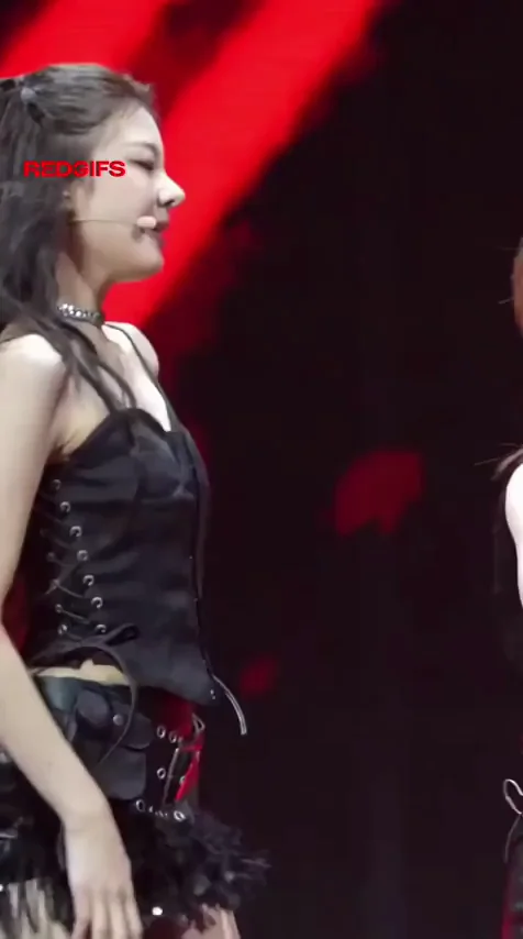 🔥 ITZY Lia's Slutty Stage Tease 💋 Kpop Fap Fuel