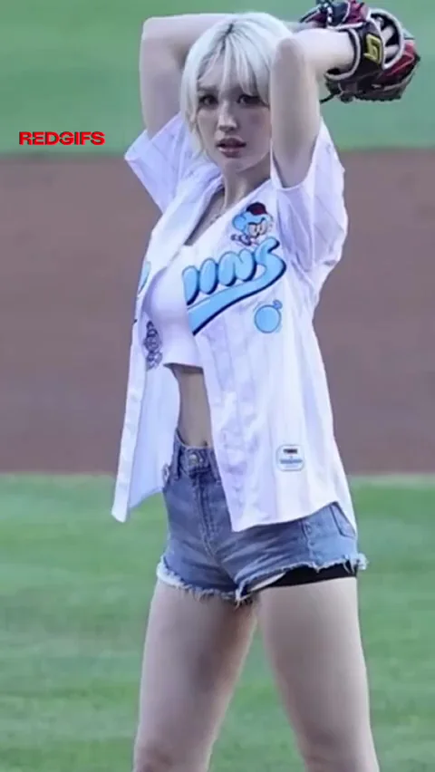 Jeon Somi’s Big Tits Baseball Tease 😍⚾🍈🍈
