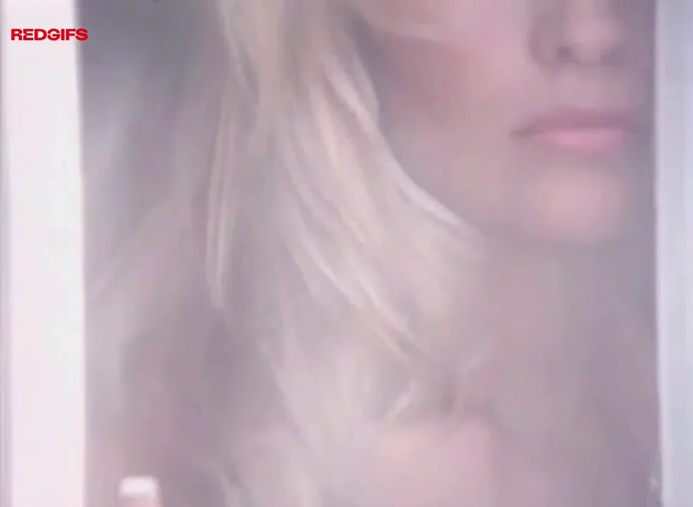 Pamela Anderson's Steamy 90s Playboy Tease 🔥👅