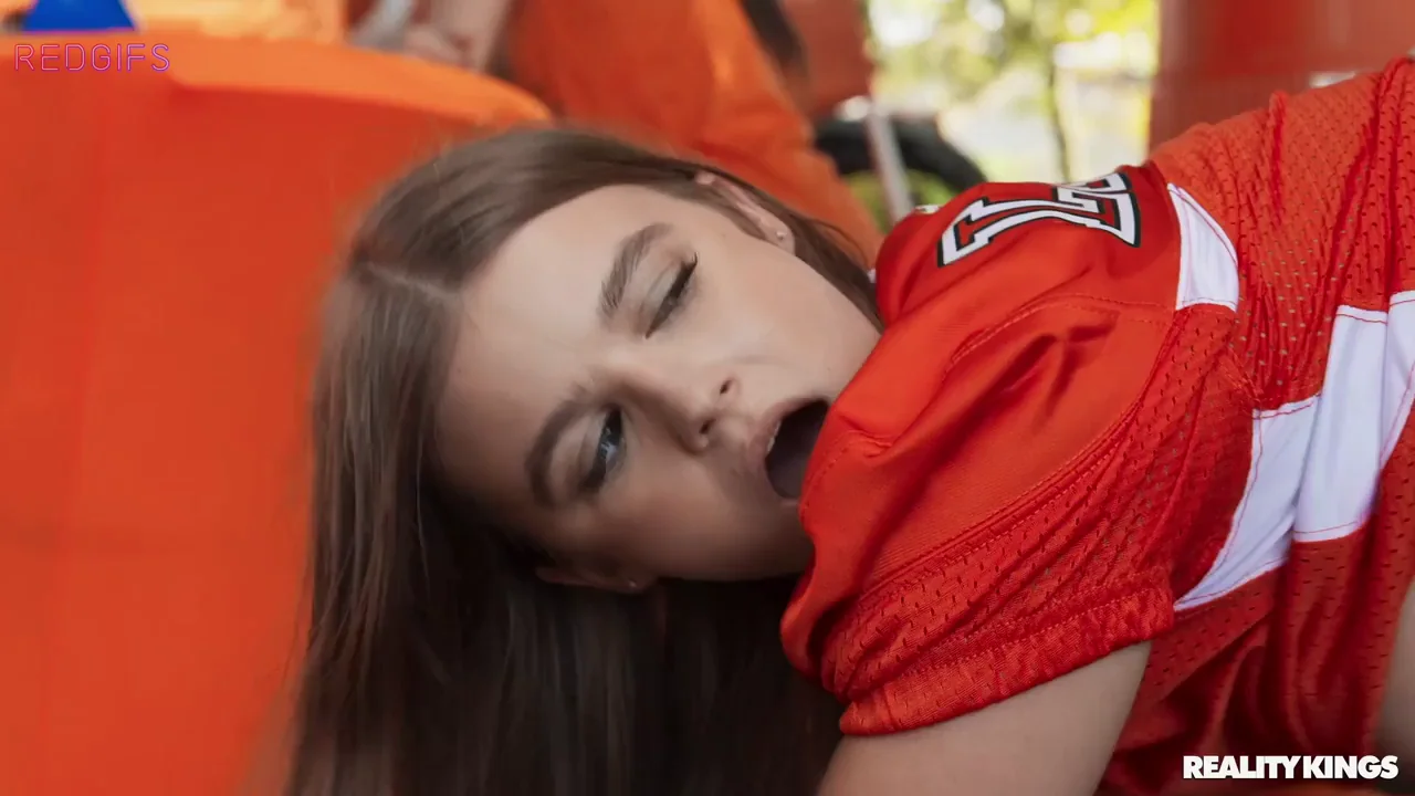 [Sky Wonderland, 24] Getting fucked outside
