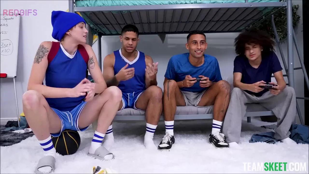 [Lucy Foxx, 23] Tomboy Sucks Dick In Front Of The Team