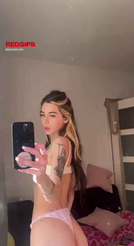 Tiny Tits 🍒 Massive Ass 🍑 Driving You Insane! 😈