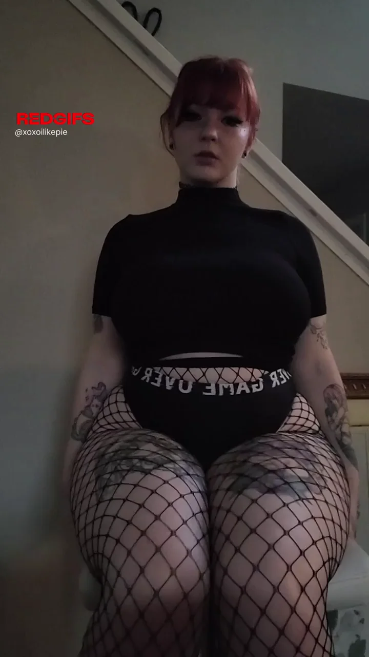 Thick Thigh Goddess Jiggles Her Meaty Legs