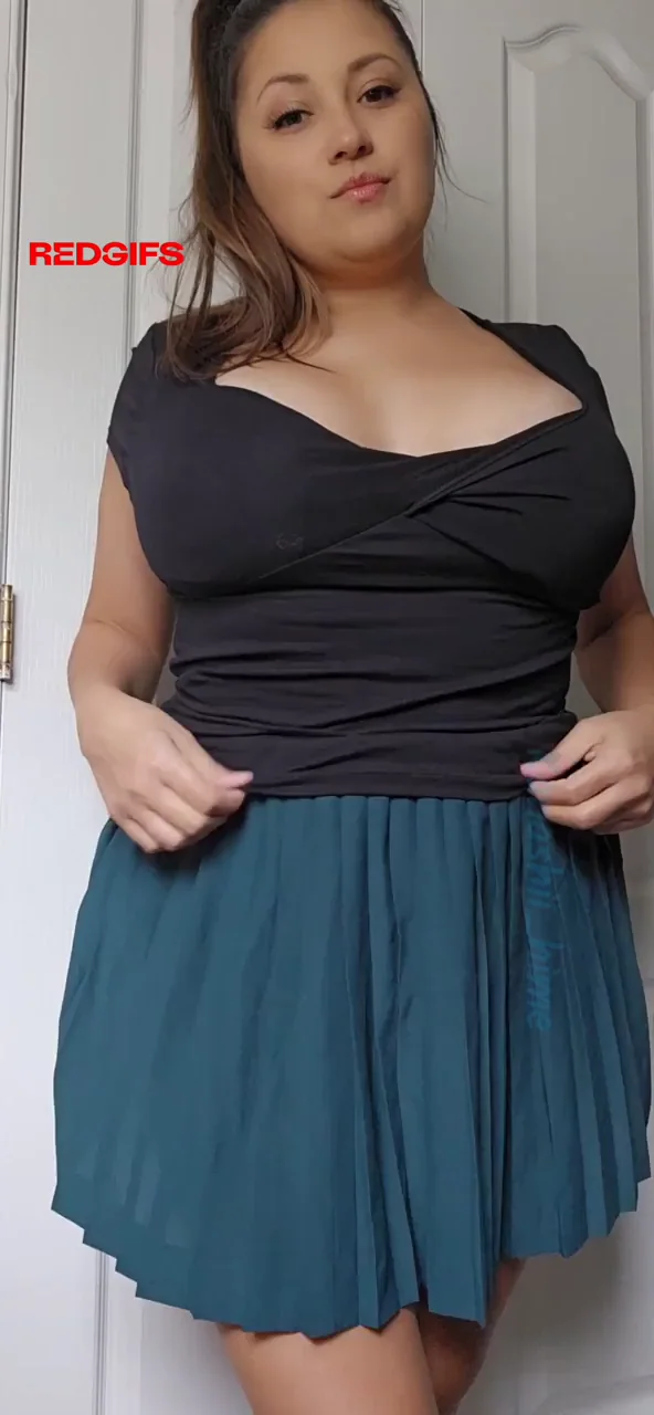 Squish These Juicy MILF Tits! 🍈🍈