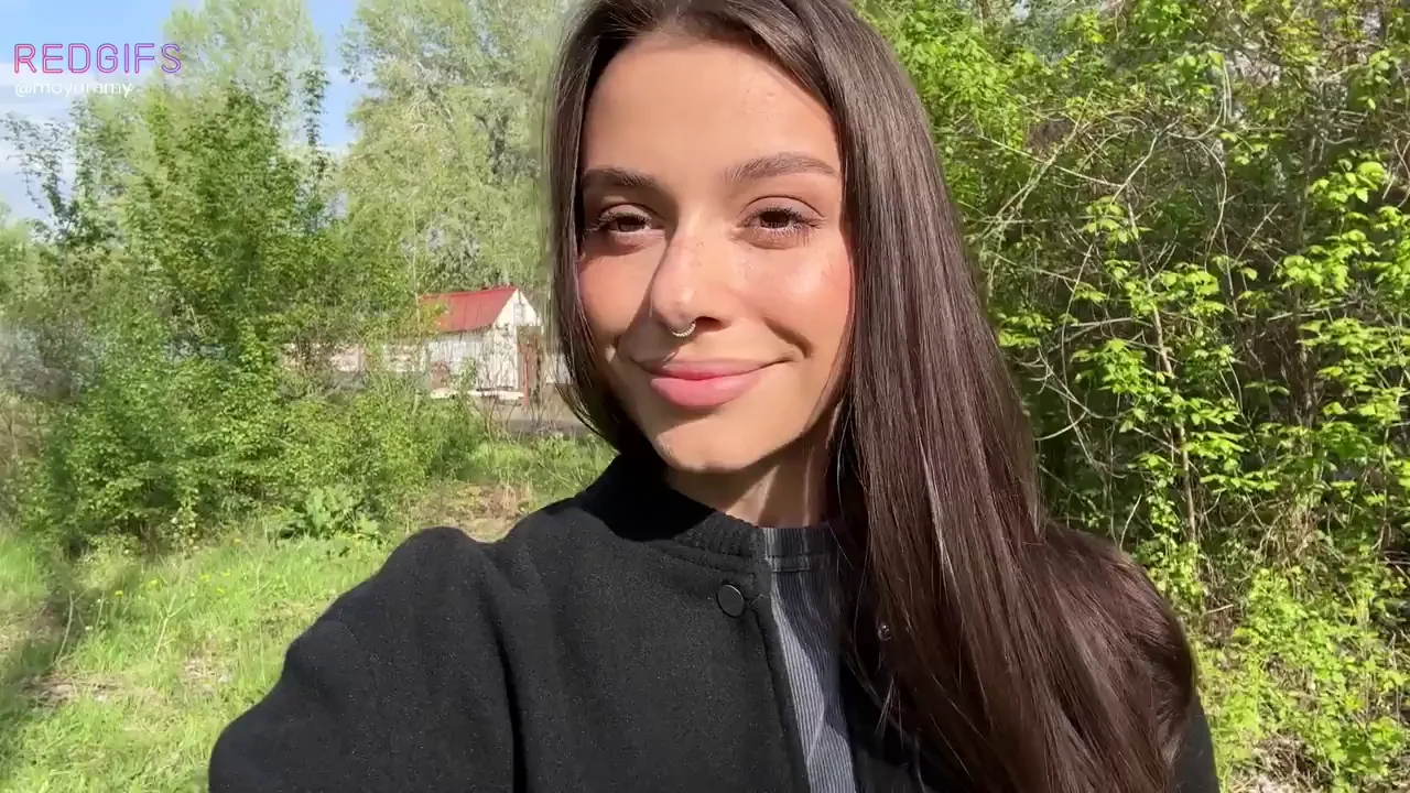 just a sweet girl who likes to do nudes and flashing