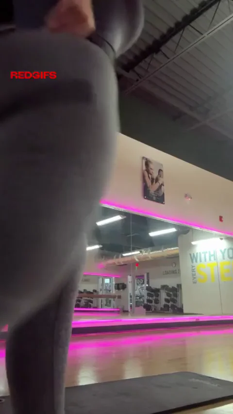 Yoga Pants Booty Tease Turns into BBC Doggystyle Poundfest