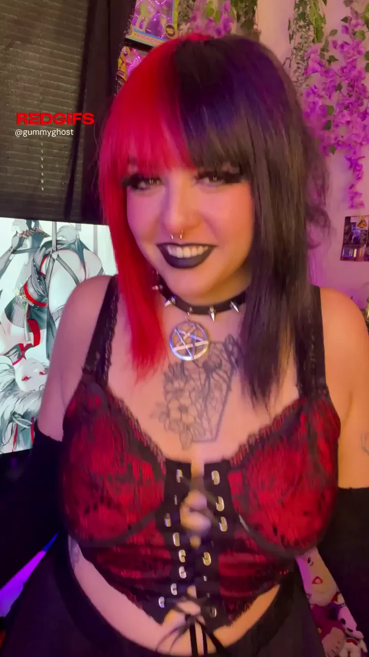 Let me smother you with my goth milkers