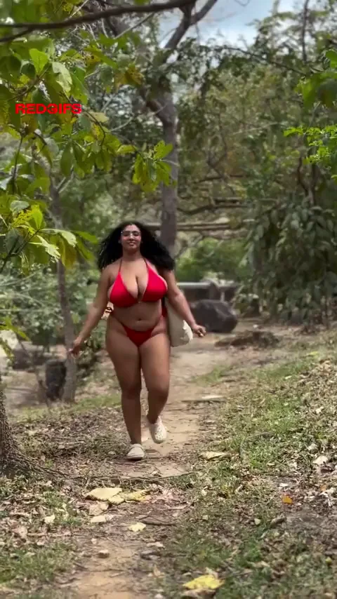 🌿 Join This Thick Brown Hottie for a Teasing Jungle Walk 🥵