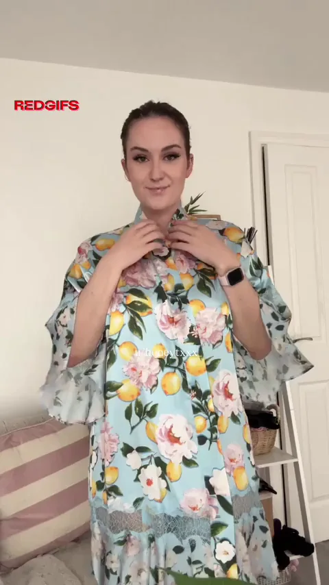 Curvy Tease Drops Robe: Hairy Pussy & Massive Tits Reveal