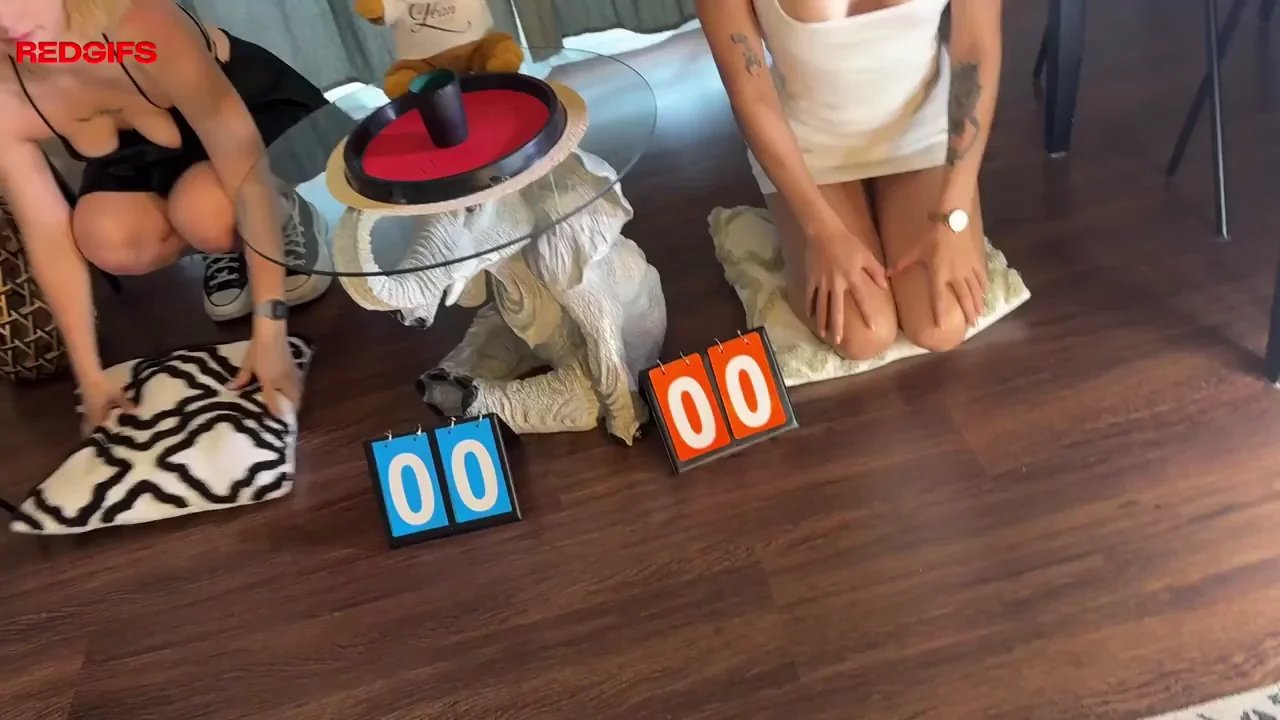 🔥 Dice Challenge Handjob Game: Molly & Carolina Tease Naked Dude 🍆💦