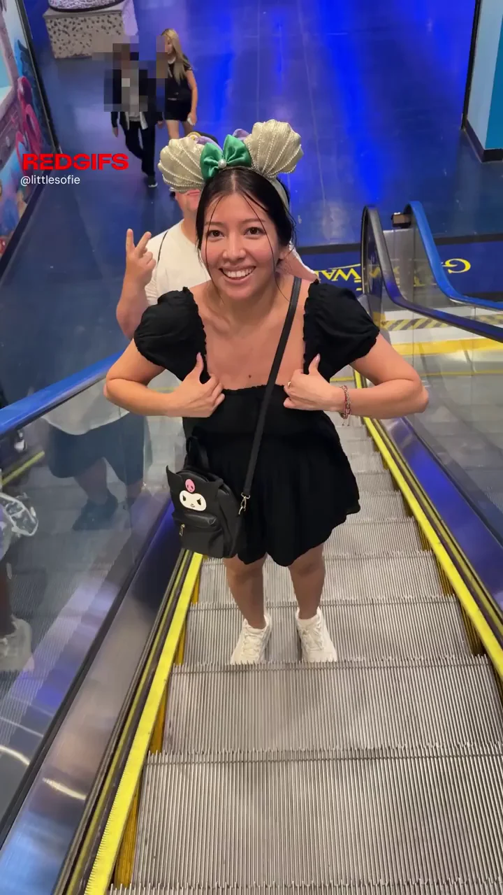 guy behind me really wanted to photobomb