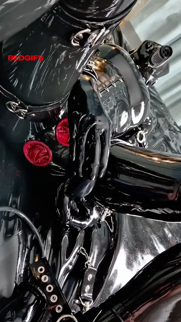 I'm a living latex fuckdoll