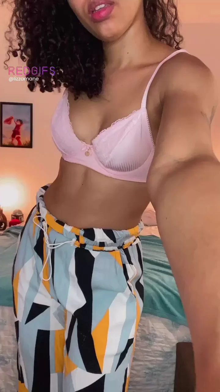 latina curves to steal ur heart