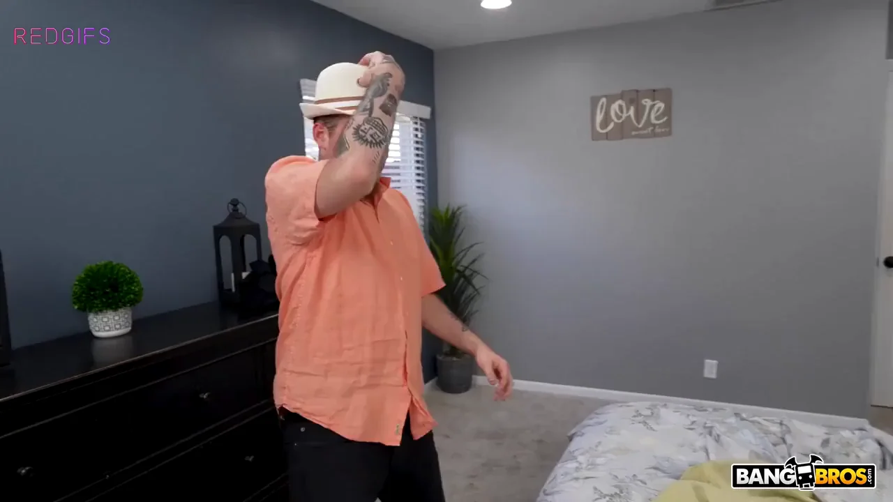 🔥 OMG Becky, Check This Massive Cock Magic Trick! 🍆💦
