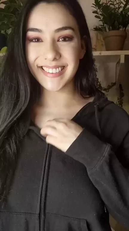 Leah Goes Wild with O-Face Tease 😈💦🔥