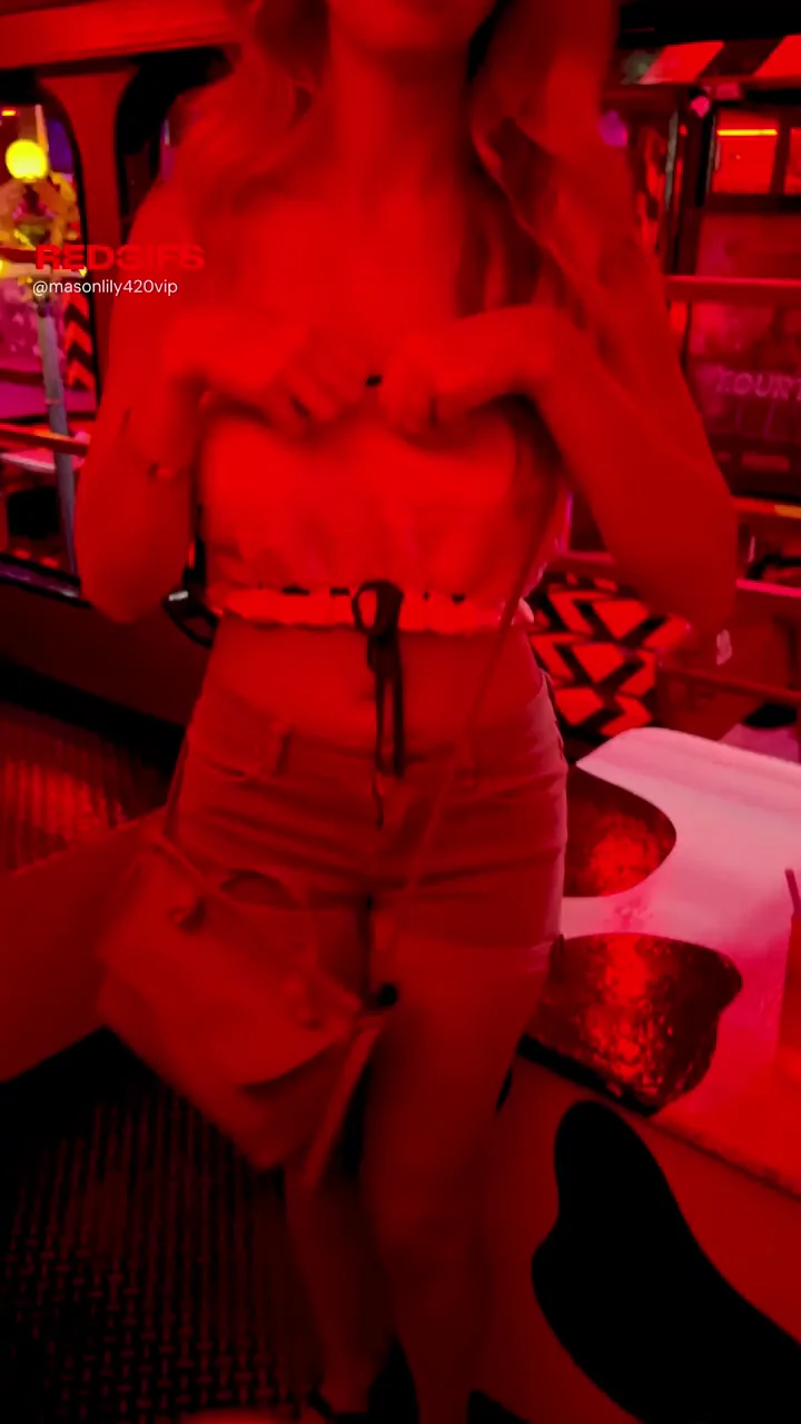 Red room, red tits