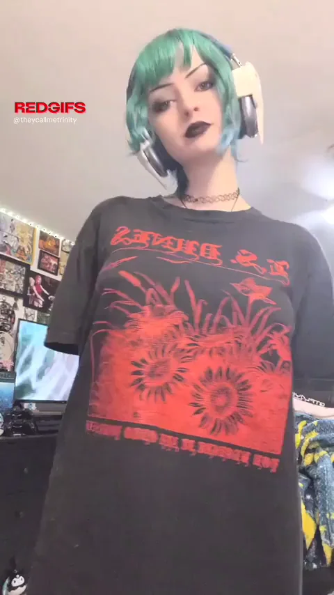 Good Morning Goth Slut Flashes Her Massive Tits 😈💦