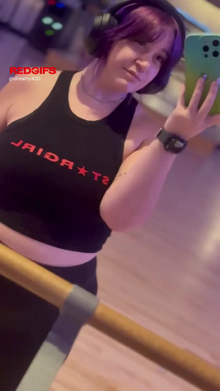 Took a break from my work out to show off for you a lil