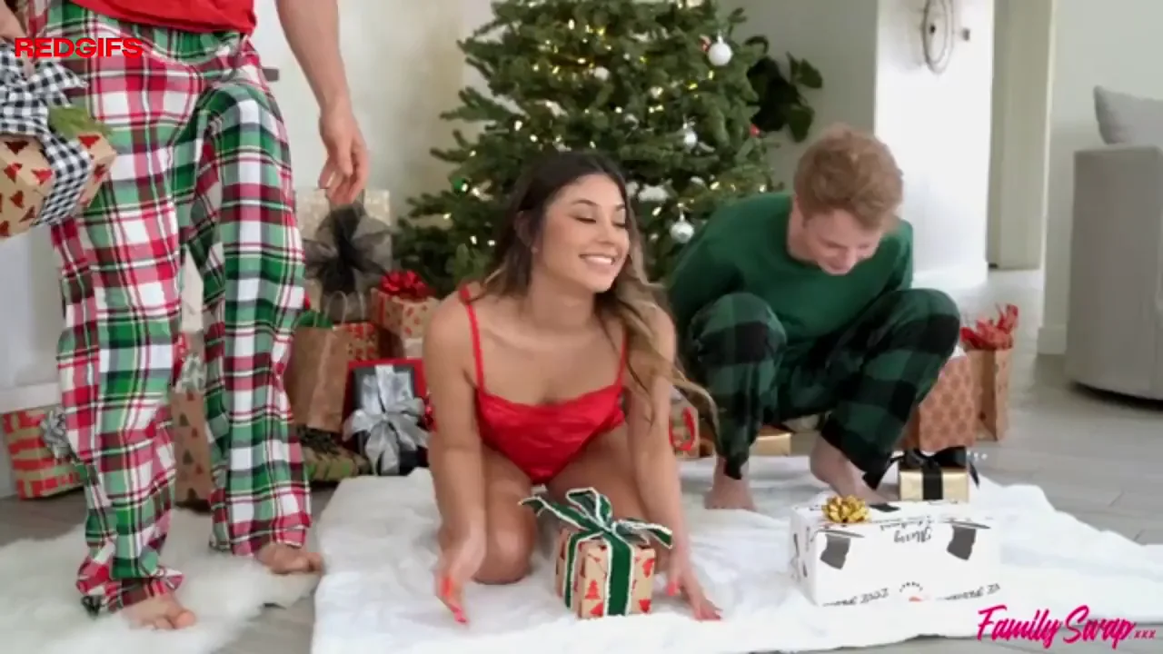🎄 Family Swap S8E6: Step Sluts Unwrap Xmas Cocks & Creampies 😈🍆💦