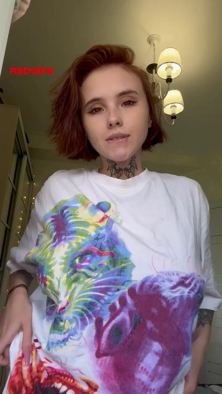 Cute Redhead Slut Flashes Massive Tits 😍🍈🍈