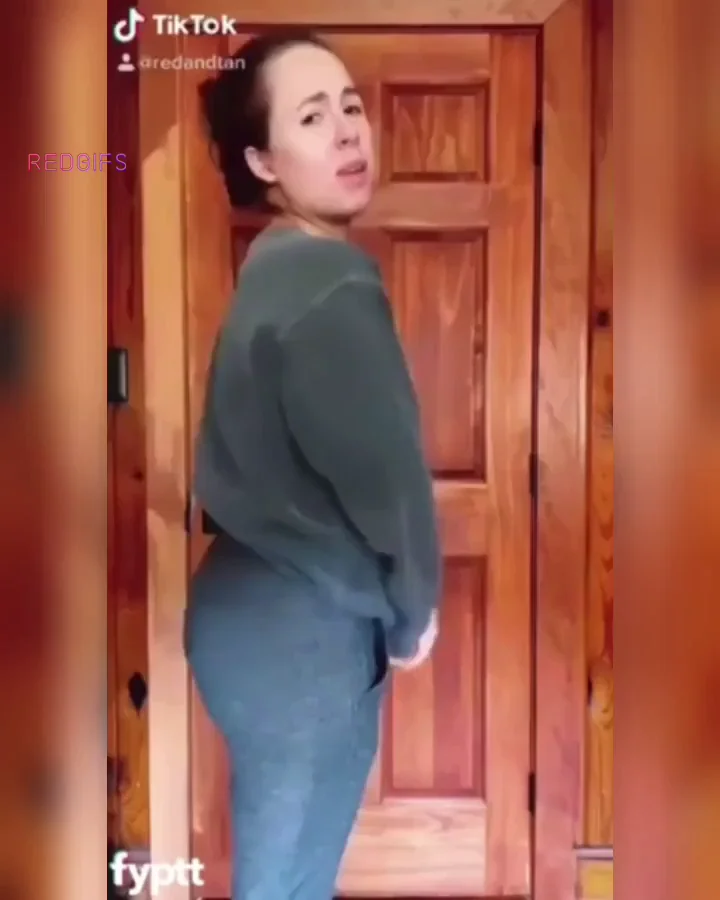 Thick MILF Bussin' It Challenge 🍑💦 Twerk & Rub
