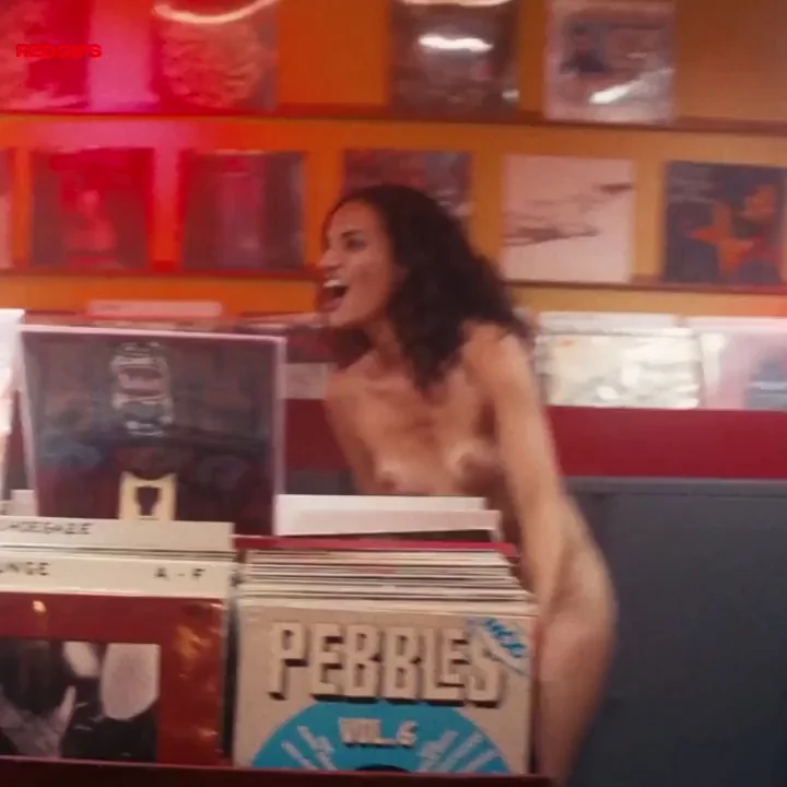 Selma Lhaij  - Vernon Subutex s01e01 (2019)