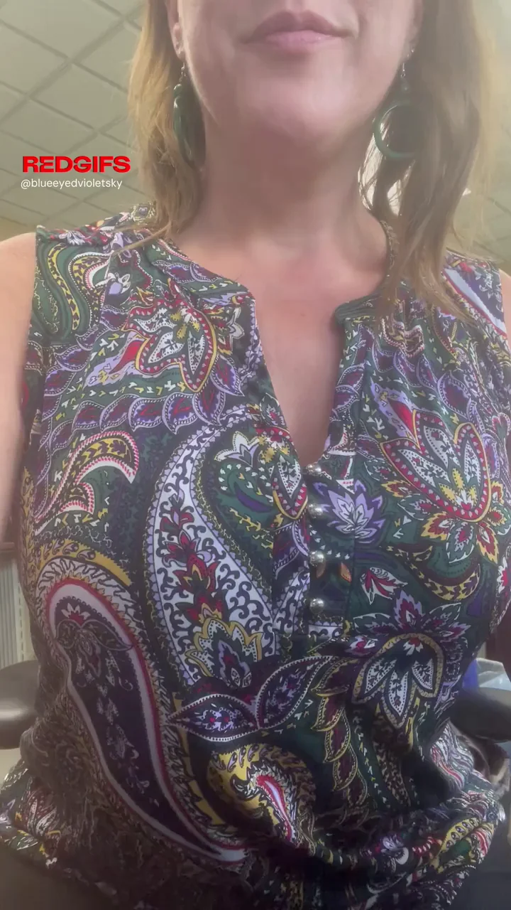 It’s been a while since I could free the titties at work 🤭😈