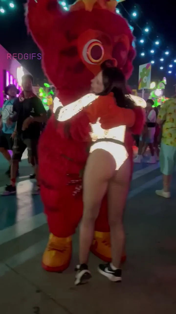 Adriana Chechik's Juicy Ass Groped by Lucky Bear 🐻🍑💦