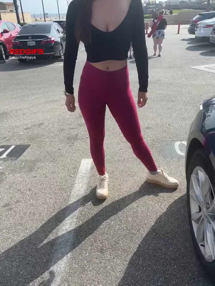 Petite Asian MILF Teasing Tits in Santa Monica Parking Lot 😈🍑