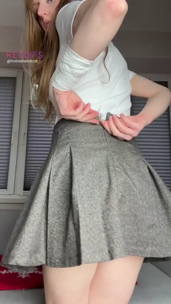 This skirt hides some of the most delicious things in the world 🤤