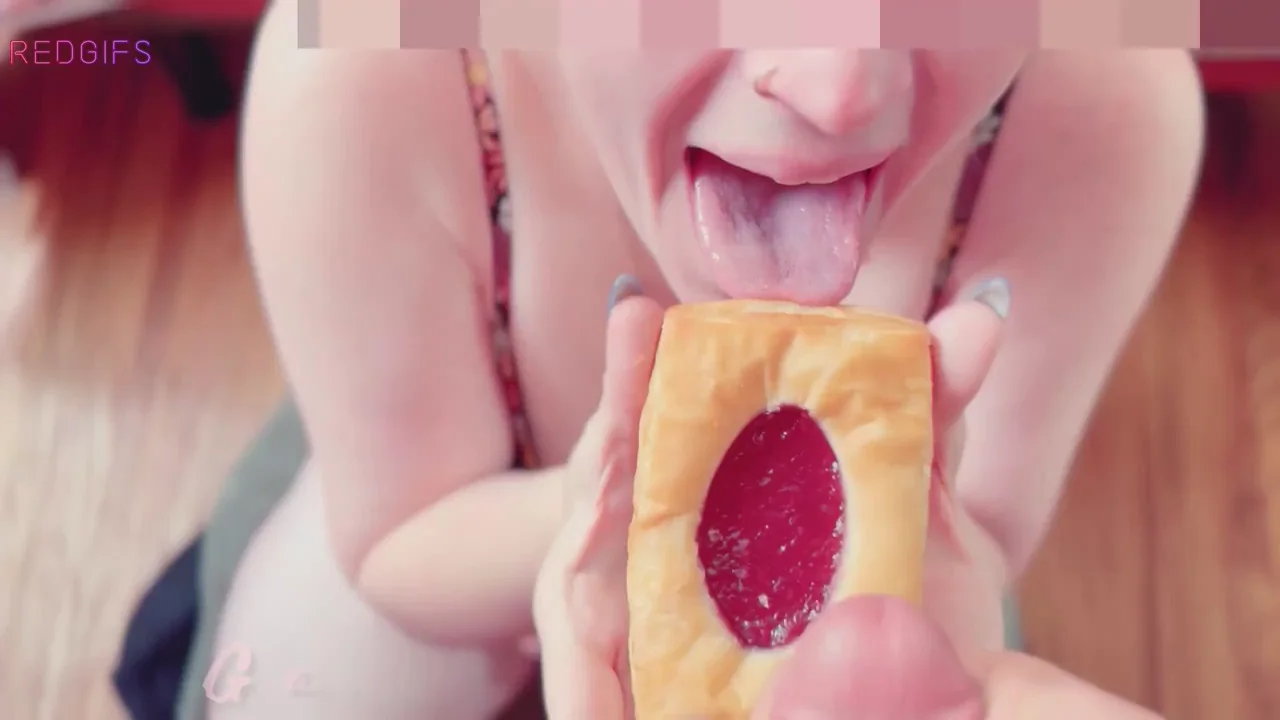 Cum filled baked goods
