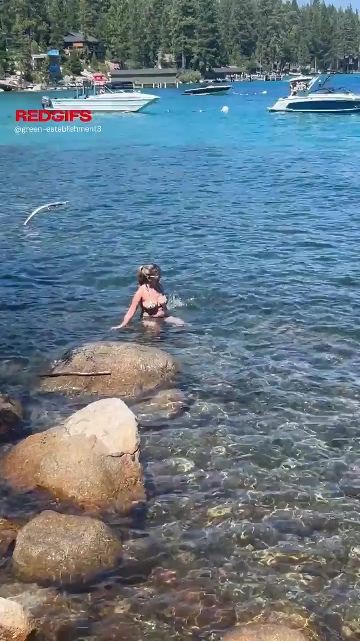 I think some of the people knew what I was doing but nobody said anything 😁👙